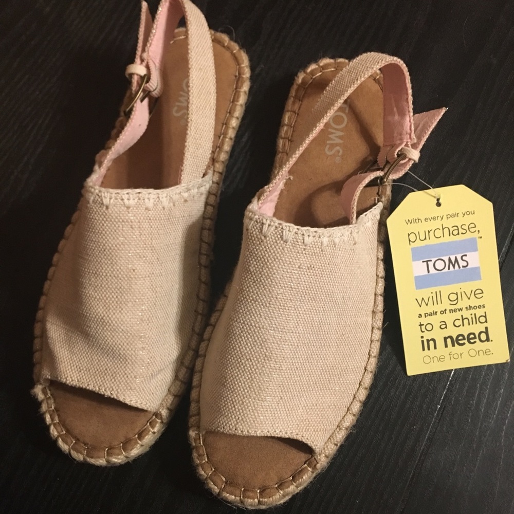 NWT Toms Clara Sandal